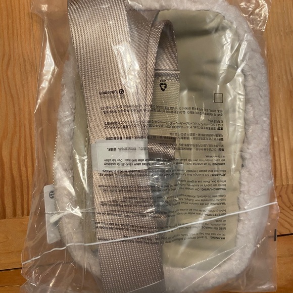 NWT Lululemon Ivory/Trench Everywhere Fleece Belt Bag - Picture 6 of 7